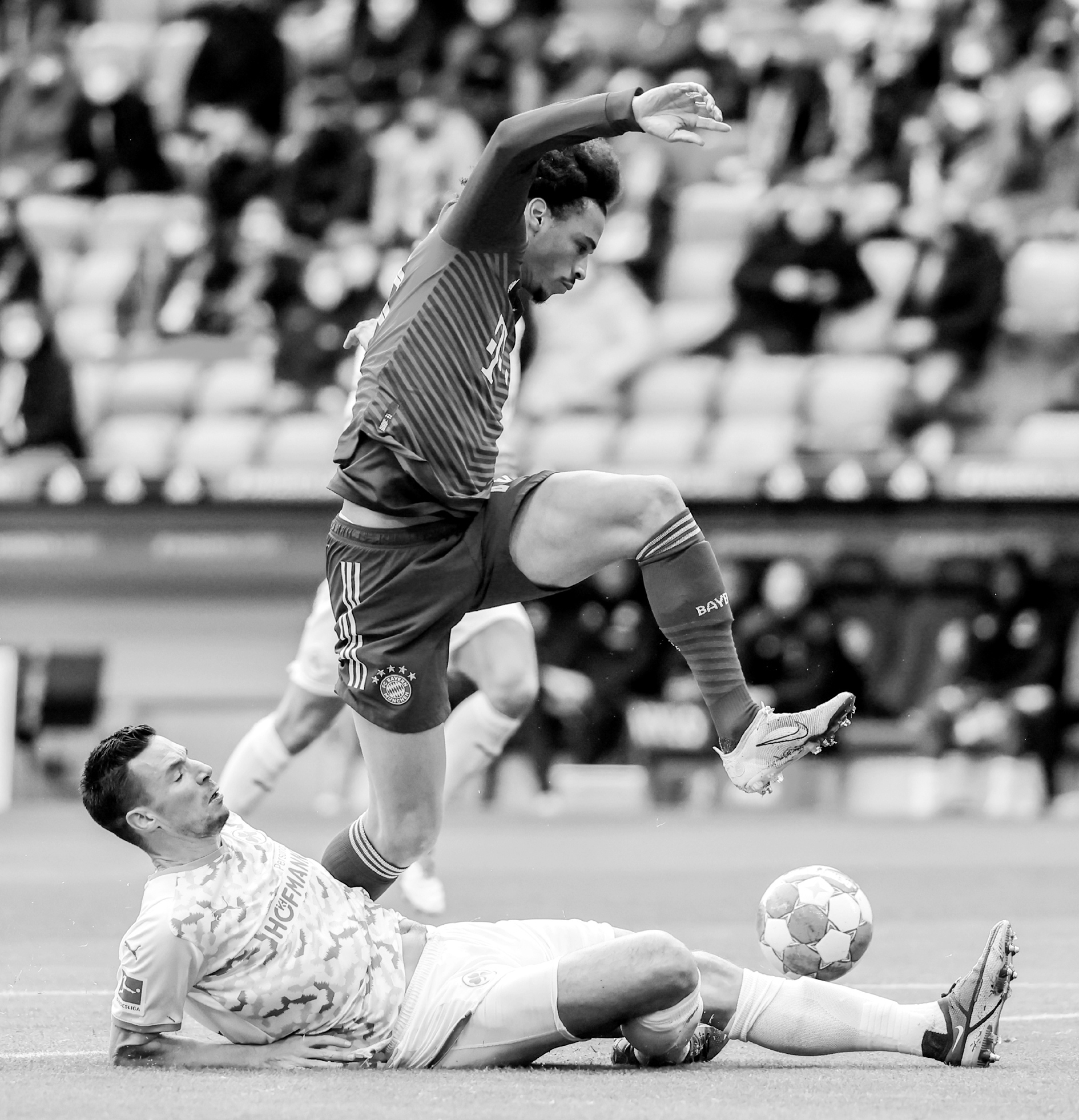 乐动网址- 莱万多夫斯基受伤了吗 